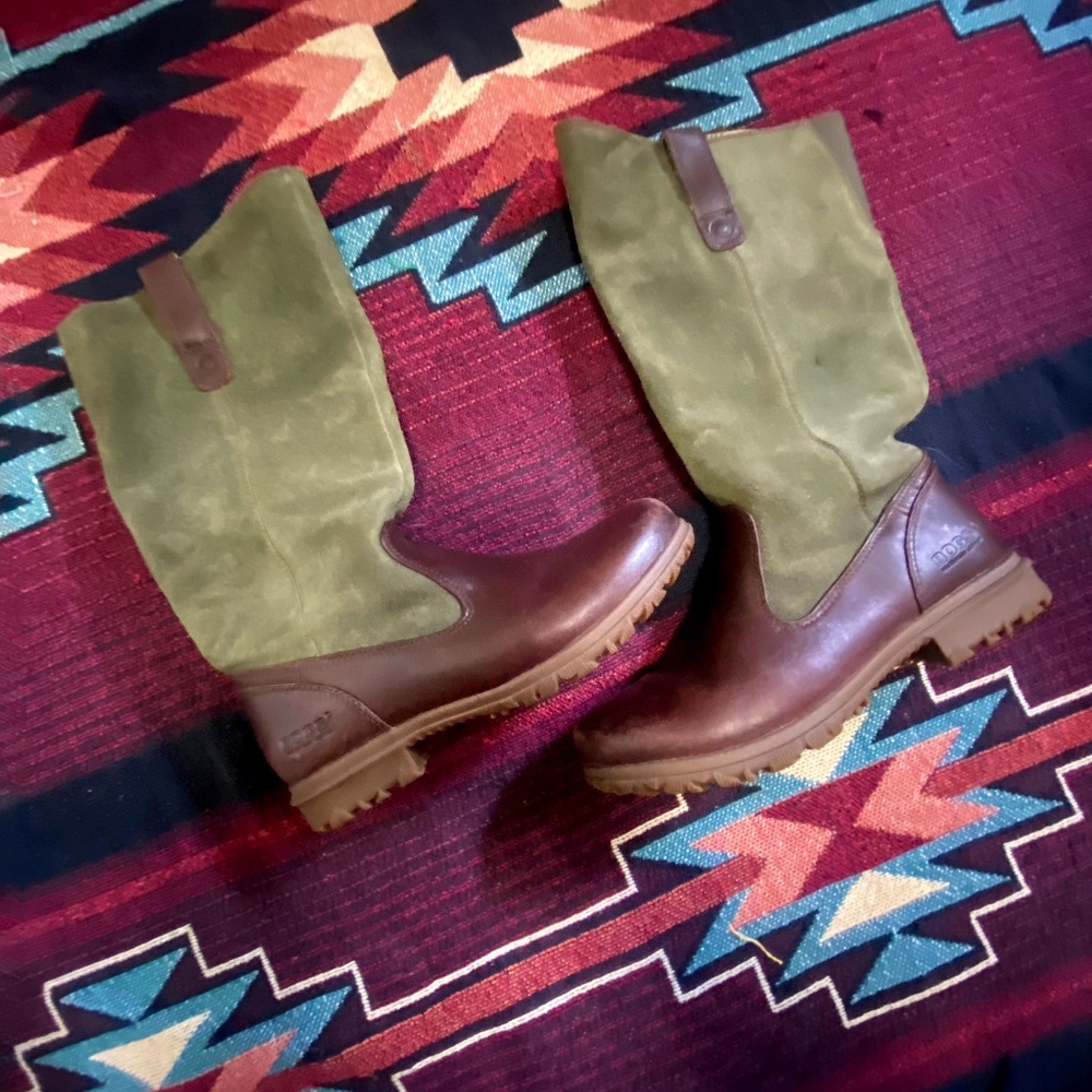 BOGS Mid Calf Brown Leather & Olive Suede Boots, Waterproof, Size 8.